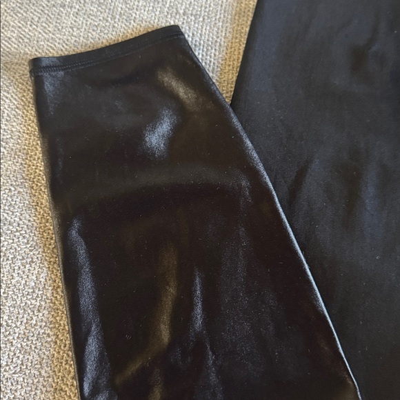 ALO Yoga Women’s Shiny Black Leggings Size Medium - Picture 3 of 5